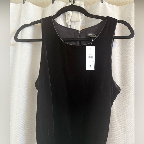 NWT Ann Taylor Black Velvet Sleeveless Jumpsuit size 4 - Picture 5 of 5